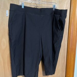 (EUC) Ashley Stewart Black Pull On Bermuda Shorts 26